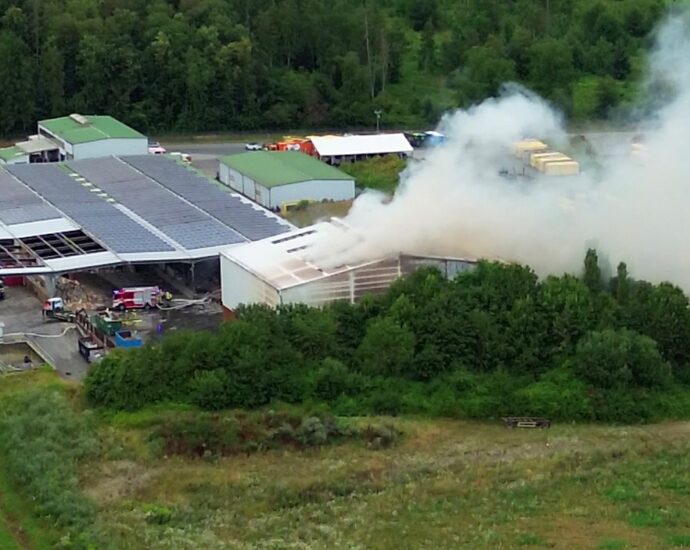 Aufwendige Löscharbeiten nach Brand auf Mülldeponie in Hofgeismar