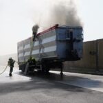 Müllbeladener Auflieger brannte auf Rastanlage Bühleck – Drehleiter im Schaum-Einsatz