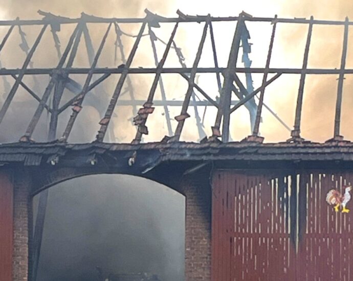 Einsatz an der Landesgrenze: Scheunenbrand in Daseburg