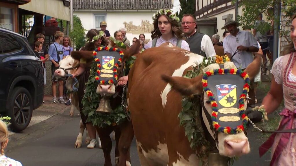 Bayerische Gemütlichkeit – Traditioneller Almabtrieb lockte zahlreiche Besucher nach Kleinern