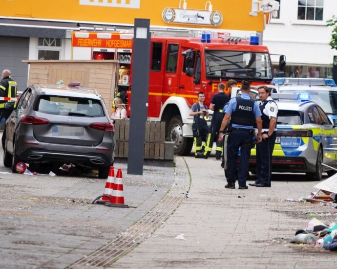 Medizinischer Notfall: Auto fährt in Hofgeismarer Fußgängerzone – Mehrere Verletzte