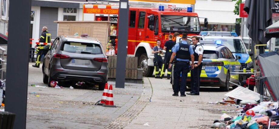 Medizinischer Notfall: Auto fährt in Hofgeismarer Fußgängerzone – Mehrere Verletzte