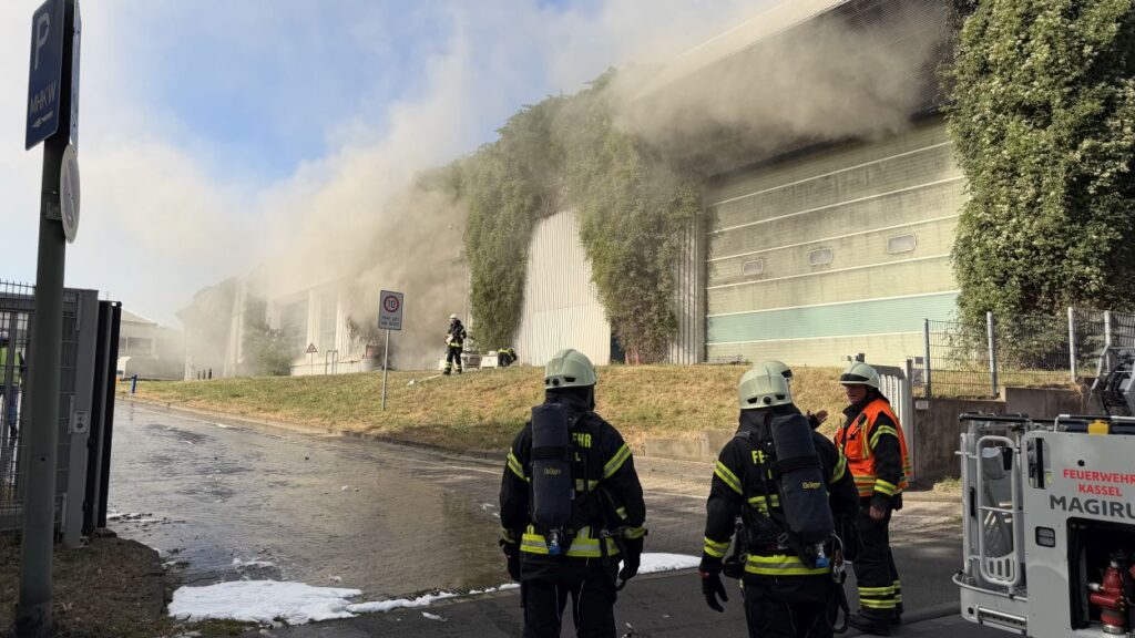 Feuer im MHKW am Lossewerk – Rauchwolke über Kassel Feuer im MHKW am Lossewerk – Rauchwolke über Kassel