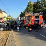 Kassel: Feuerwehr befreit Autofahrer nach schwerem Unfall auf Holländische Straße