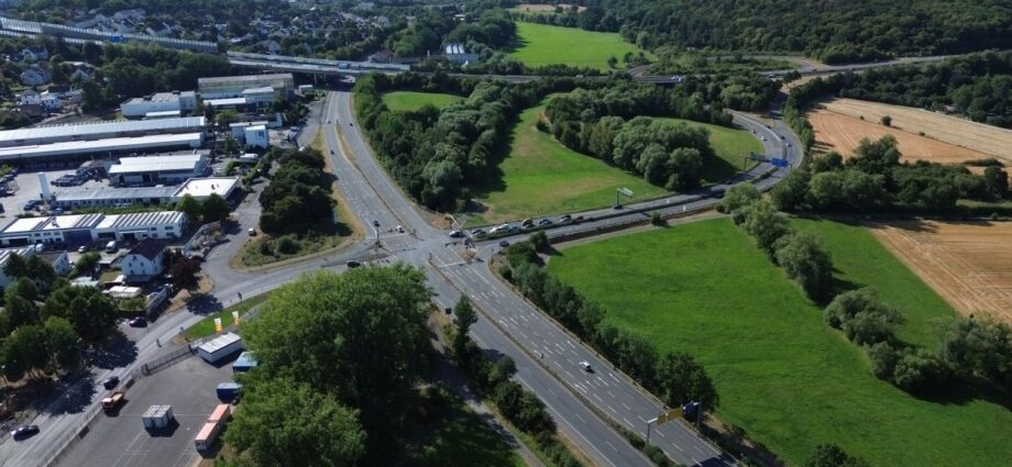 Ab Montag: B7/A7-Kreuzung Papierfabrik bis Dezember Baustelle