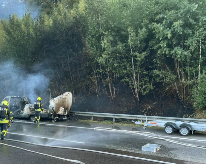 Brennendes Wohnmobil löste Waldbrand an der A3 aus