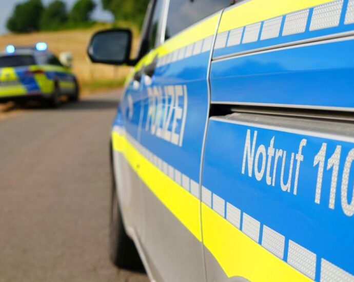 Steine auf Auto geworfen – Kinder flüchten von Brücke in Niederzwehren