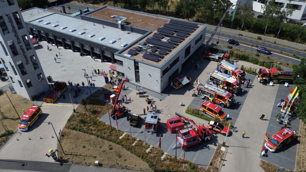 „Wir sind wieder da!“ – Feuerwehr Stadtallendorf feiert Neustart „Wir sind wieder da!“ – Feuerwehr Stadtallendorf feiert Neustart