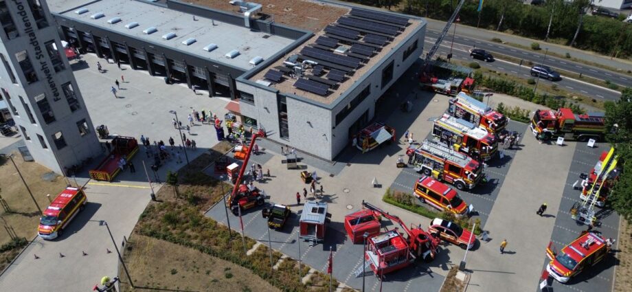 „Wir sind wieder da!“ – Feuerwehr Stadtallendorf feiert Neustart „Wir sind wieder da!“ – Feuerwehr Stadtallendorf feiert Neustart