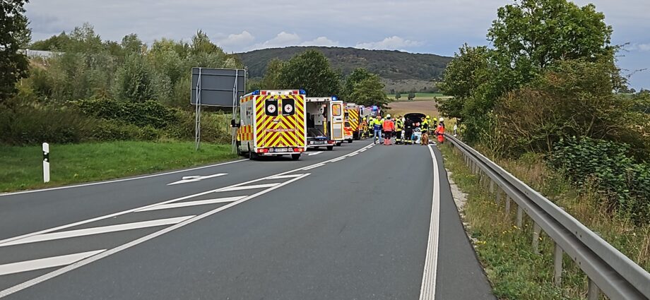 B252 bei Diemelstadt: Zwei Menschen kommen ums Leben B252 bei Diemelstadt: Zwei Menschen kommen ums Leben