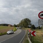 Gehweg statt Umleitung: Schwerlastverkehr belastet Lohfelden