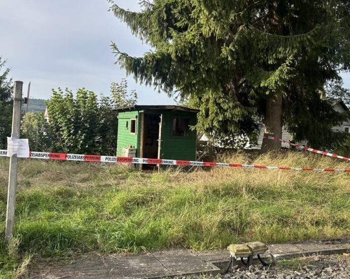 HeLi: Gartenhütte in Fürstenhagen brennt – Polizei schließt Brandstiftung nicht aus