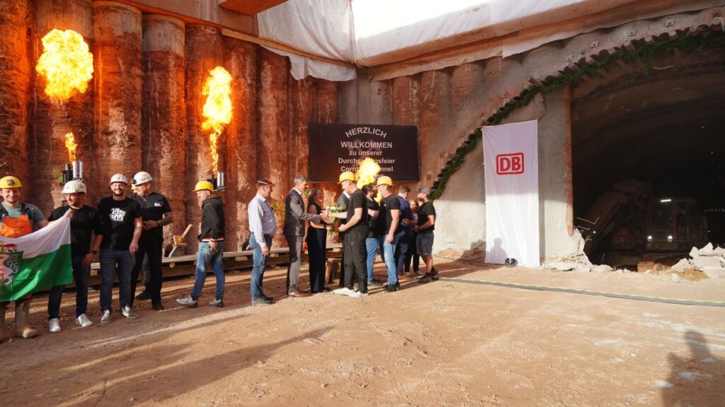 681 Meter Cornberg-Tunnel: Tunnel-Durchschlag bei Bebra gefeiert