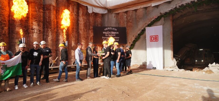 681 Meter Cornberg-Tunnel: Tunnel-Durchschlag bei Bebra gefeiert