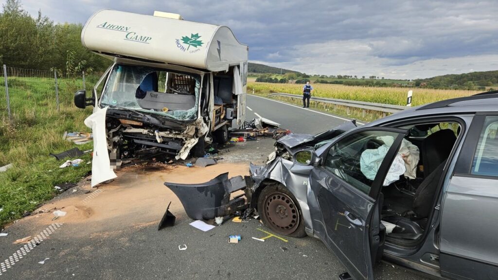 B252: Zwei Menschen kommen bei Unfall nahe Diemelstadt ums Leben B252: Zwei Menschen kommen bei Unfall nahe Diemelstadt ums Leben