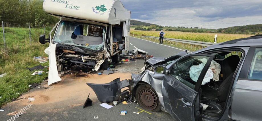 B252: Zwei Menschen kommen bei Unfall nahe Diemelstadt ums Leben B252: Zwei Menschen kommen bei Unfall nahe Diemelstadt ums Leben