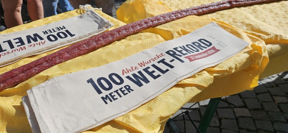 114,70 Meter! – Melsungen knackt Ahle Wurscht Weltrekord 114,70 Meter! – Melsungen knackt Ahle Wurscht Weltrekord