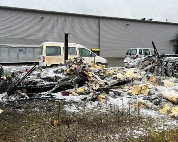 Brandstiftung? – Feuer zerstört Wohnwagen in Egelsbach