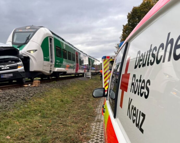 Zugunfall am Bahnübergang in Fritzlar – Fahrer schwer verletzt