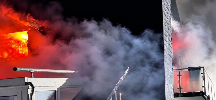 KS: Verletzte nach Dachstuhlbrand in Niederzwehren KS: Verletzte nach Dachstuhlbrand in Niederzwehren