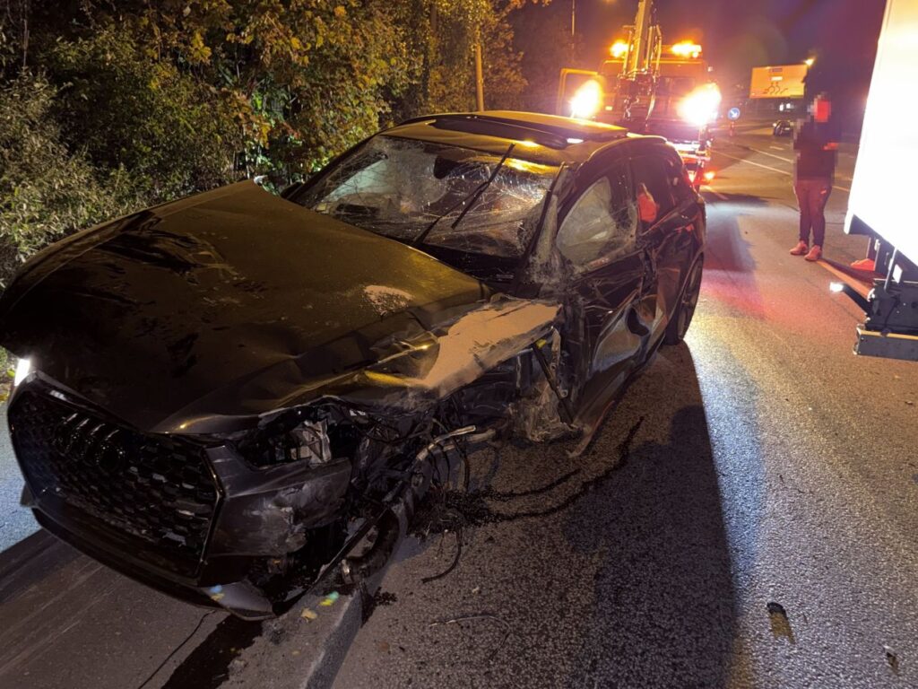 Sattelzug kollidiert mit PKW – Vier Verletzte auf B83 in Kassel
