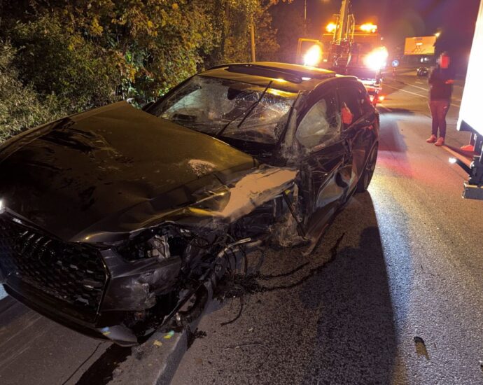 Sattelzug kollidiert mit PKW – Vier Verletzte auf B83 in Kassel