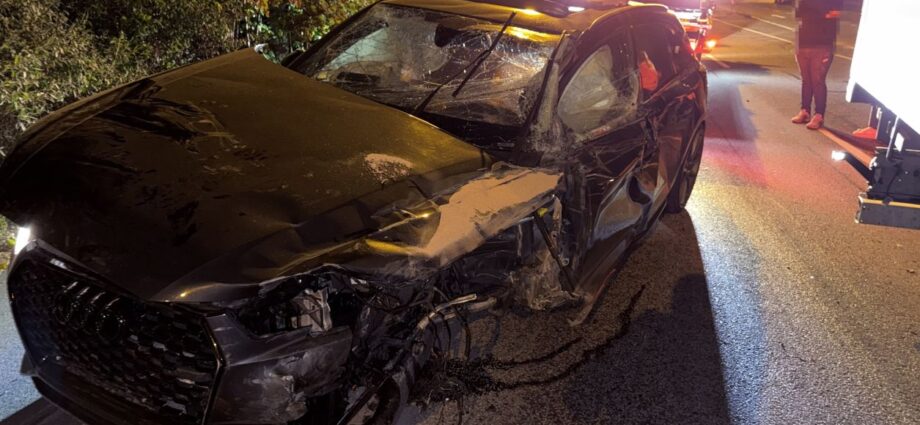 Sattelzug kollidiert mit PKW – Vier Verletzte auf B83 in Kassel Sattelzug kollidiert mit PKW – Vier Verletzte auf B83 in Kassel