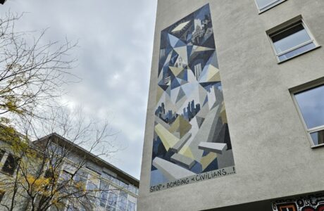 „Stop Bombing Civilians“: Wandgemälde in Kassel eingeweiht