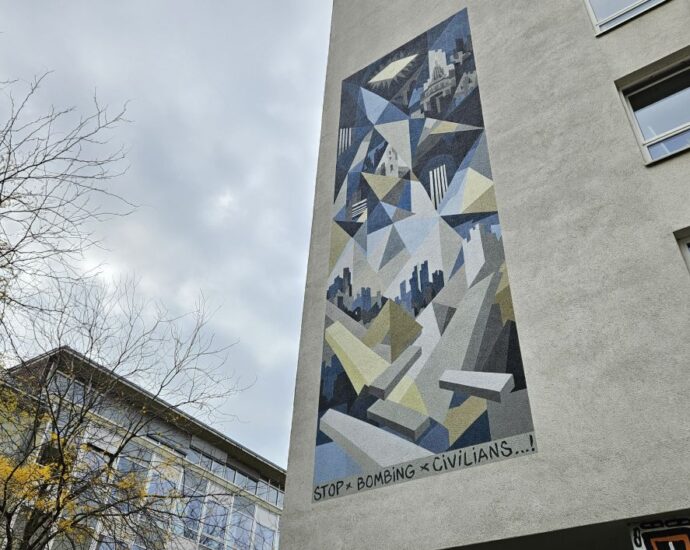 „Stop Bombing Civilians“: Wandgemälde in Kassel eingeweiht