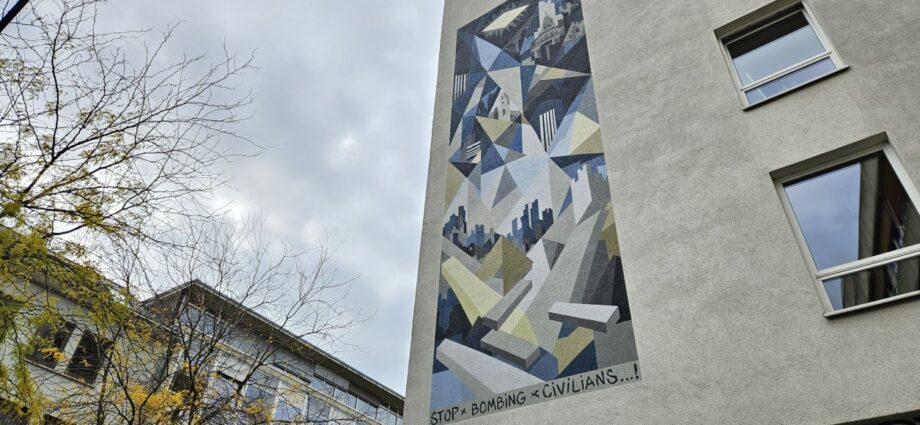 „Stop Bombing Civilians“: Wandgemälde in Kassel eingeweiht
