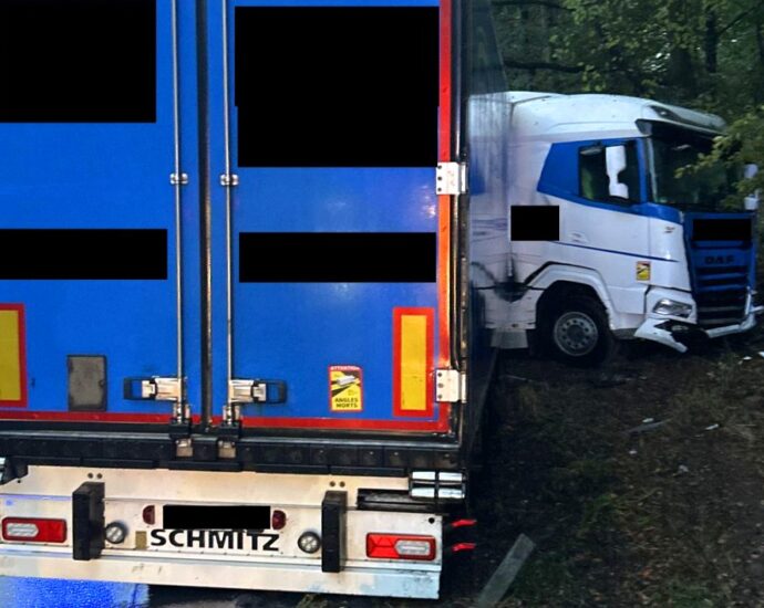 Sattelzug verunglückt bei Starkregen auf der A3 bei Niedernhausen