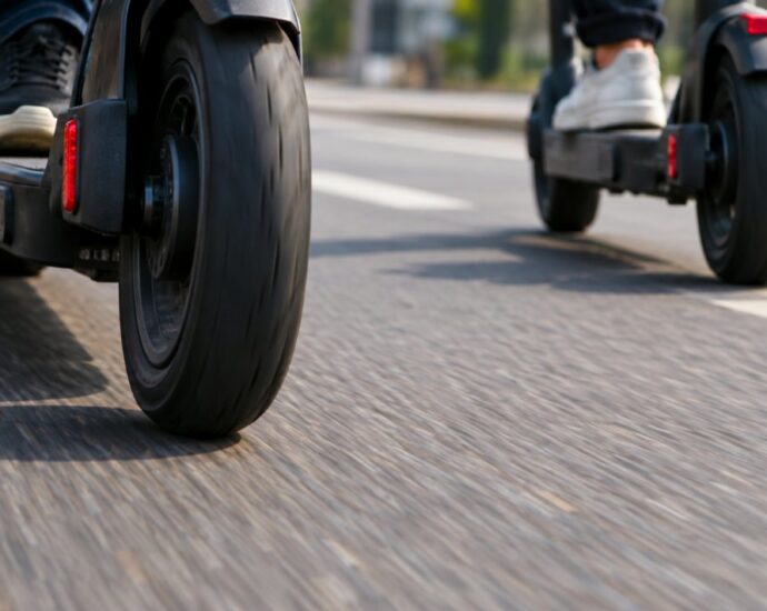 Südhessen: Polizei stoppt Jugendlichen auf E-Scooter mit 85 km/h